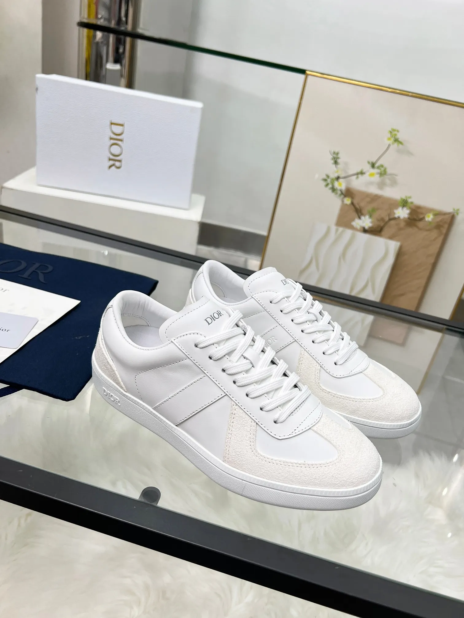👟👟Ex-factory price 460👟👟Male size +10 correct✅ version. 𝐃𝐢𝐨𝐫 𝟮𝟱𝐏𝐫𝐞-𝐅𝐚𝐥𝐥 𝐁𝐞𝐫𝐥𝐢𝐧 𝟬𝟭 Dior B01 couple casual moral training shoes white shoes sneakers late 90s fashion brand Maison Margiela purchased GAT in large quantities and gave them a makeover. This shoe type of De Xun officially started its fashion journey. Original: Top layer of cowhide, cowhide lining, original outsole Size: 35-45 (40 for women, 45 for men, custom made, non-refundable)